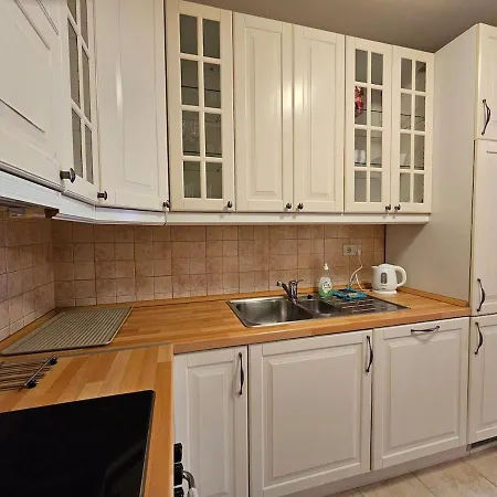 Petibo - Grove - Free Parking In Garage